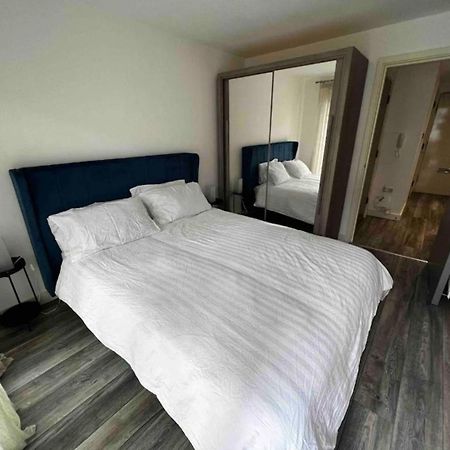 Stylish 1-Bed Flat With Sofa-Bed In London Apartment Bagian luar foto