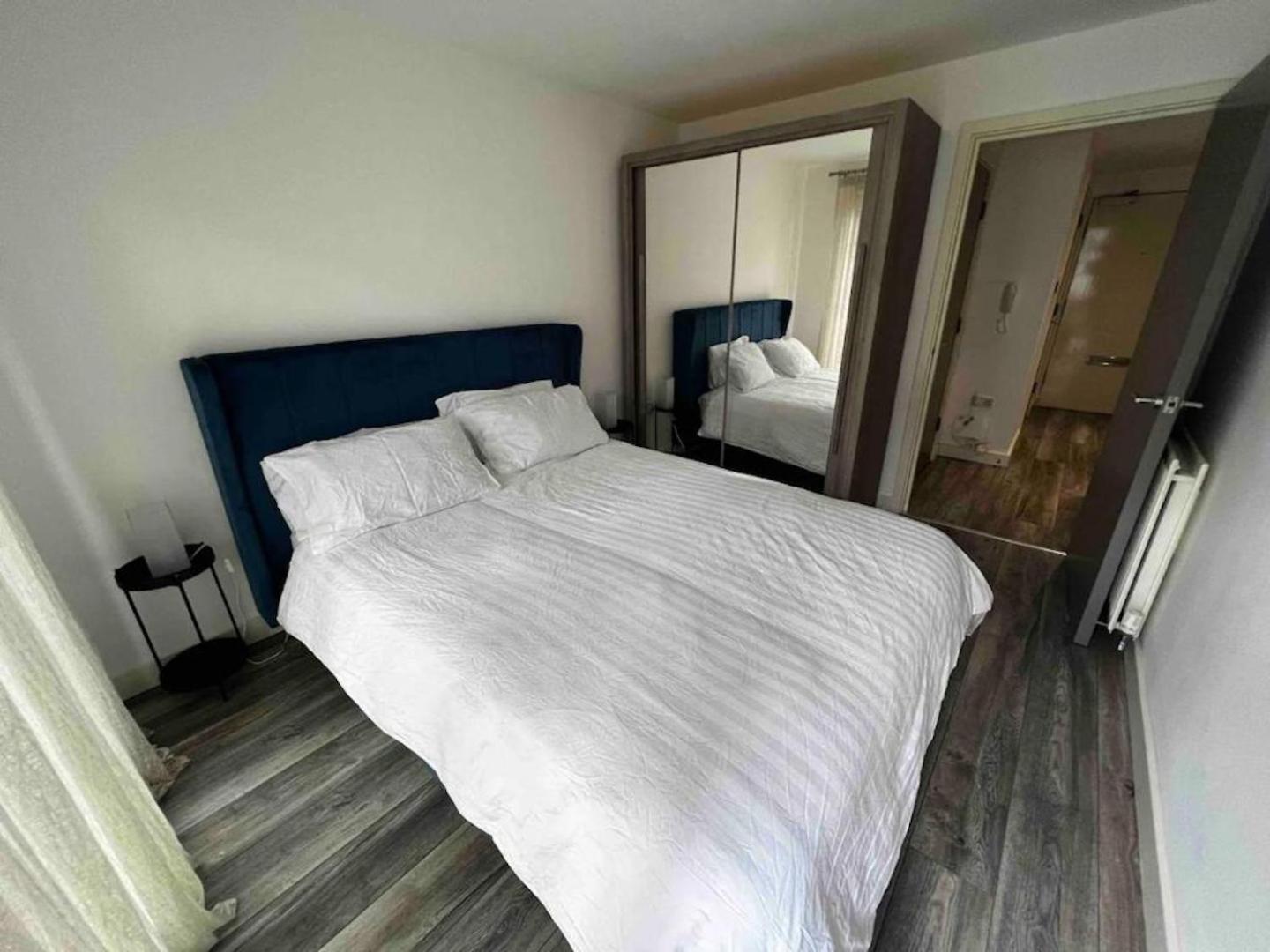 Stylish 1-Bed Flat With Sofa-Bed In London Apartment Bagian luar foto