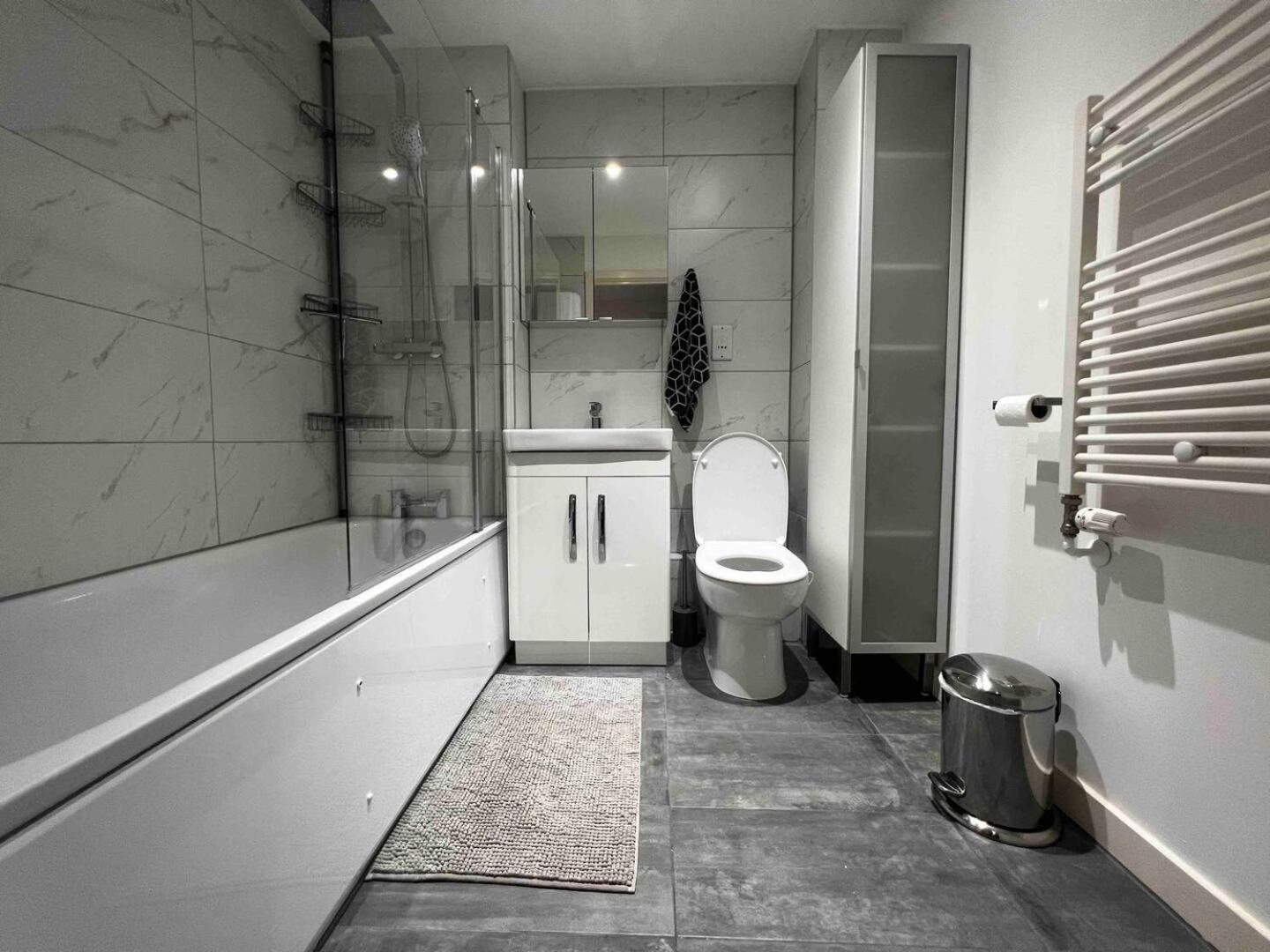 Stylish 1-Bed Flat With Sofa-Bed In London Apartment Bagian luar foto